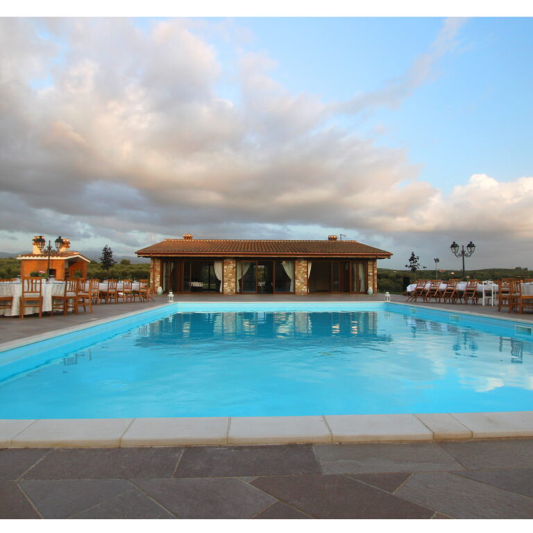 La piscina di Villa la Rugiada